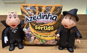 Cory-lancou-versoes-especiais-de-vampiro-e-bruxo-do-Hipopo-personagem-iconico-da-marca-Credito-Divulgacao Cory-lancou-versoes-especiais-de-vampiro-e-bruxo-do-Hipopo-personagem-iconico-da-marca-Credito-Divulgacao