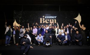 Os-vencedores-das-22-categorias-celebram-a-vitoria-na-primeira-edicao-do-premio-Credito-Rafael-Cautella