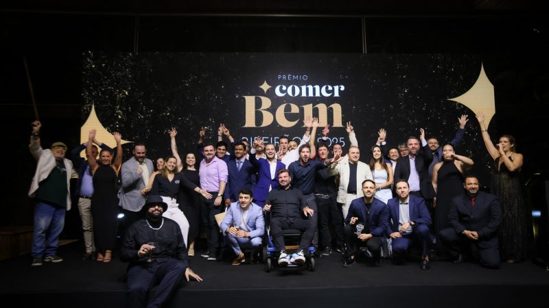 Os-vencedores-das-22-categorias-celebram-a-vitoria-na-primeira-edicao-do-premio-Credito-Rafael-Cautella